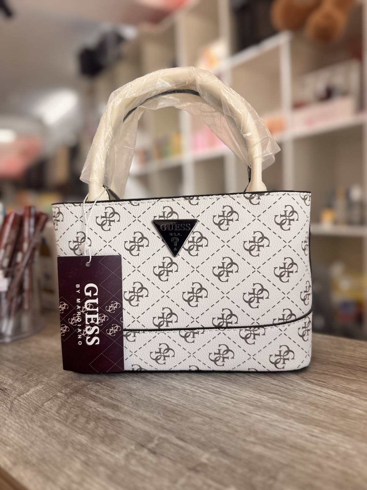 Guess Chic White Women's Handbag with Iconic Monogram Pattern & Triangular guess