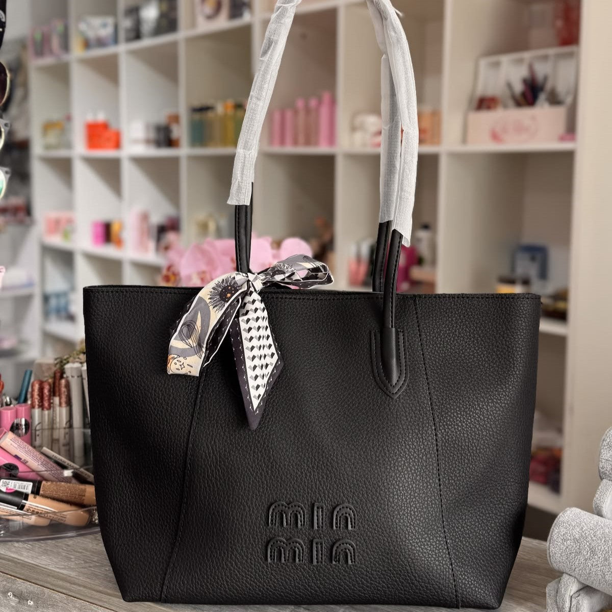 min min Elegant Large Women's Tote Bag with Chic Scarf Accent